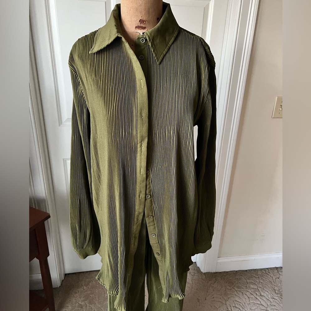 Tall Olive Green Plisse Set (Shirt and Pants) - Picture 4 of 5